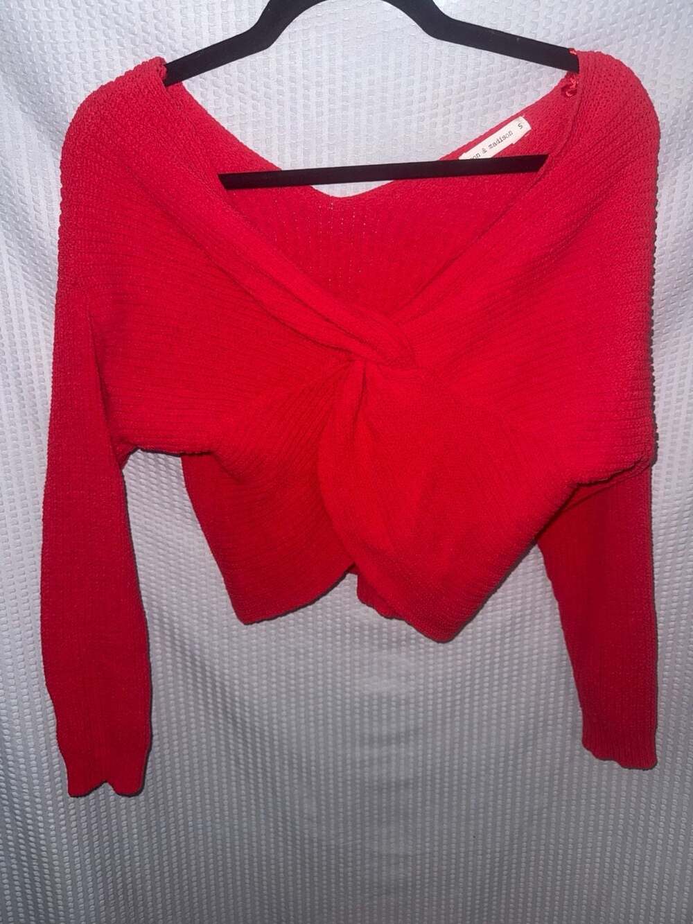 Moon & Madison Red Knit Crop Top Size S V-Neck Twist Front Sweater